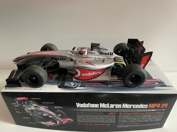 TAMIYA 58475 Vodafone McLaren Mercedes MP4-24 F104 RC Auto 1:10