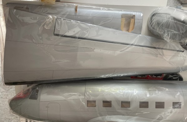 Douglas DC-3 Bausatz inklusive diverse Elektronik Bauteile